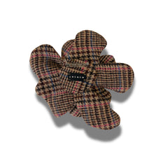 Load image into Gallery viewer, Broche Magnolia Invernal