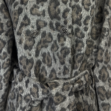 Cargar imagen en el visor de la galería, Raglan Crossed Coat