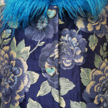 Cargar imagen en el visor de la galería, Furry Neck Coat