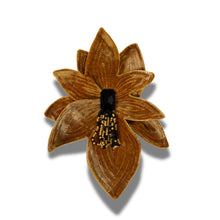 Cargar imagen en el visor de la galería, Broche Orquídea Nocturna
