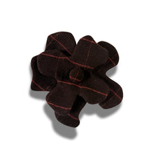 Load image into Gallery viewer, Broche Magnolia Invernal

