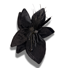 Cargar imagen en el visor de la galería, Broche Orquídea Nocturna
