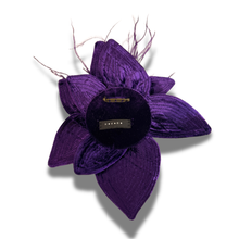 Cargar imagen en el visor de la galería, Broche Orquídea Nocturna
