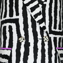 Cargar imagen en el visor de la galería, The Crossed Jacket
